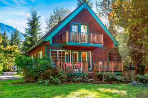 Riverfront Gold Bar Cabin by Hiking and Stevens Pass